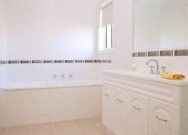 Melton Motor Inn & Apartments