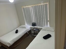 Melton Motor Inn & Apartments