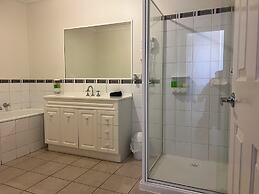 Melton Motor Inn & Apartments