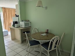 Traders Inn Beach Club