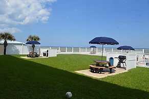 Traders Inn Beach Club