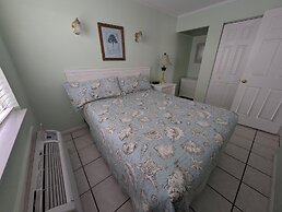 Traders Inn Beach Club