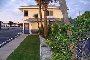 Traders Inn Beach Club