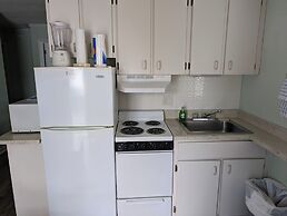 Traders Inn Beach Club