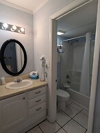 Traders Inn Beach Club