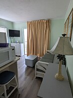 Traders Inn Beach Club