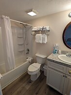 Traders Inn Beach Club