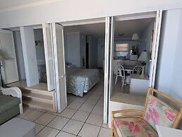 Traders Inn Beach Club