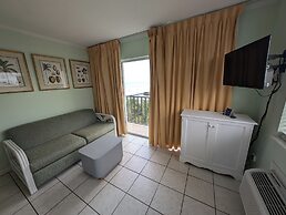 Traders Inn Beach Club