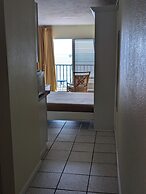 Traders Inn Beach Club