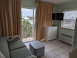 Traders Inn Beach Club