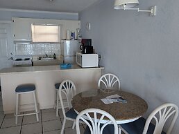 Traders Inn Beach Club