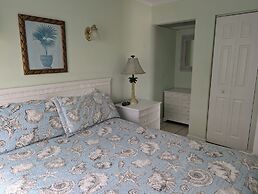 Traders Inn Beach Club