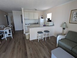 Traders Inn Beach Club