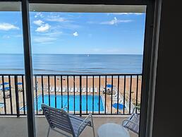 Traders Inn Beach Club