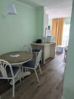 Traders Inn Beach Club