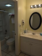 Traders Inn Beach Club