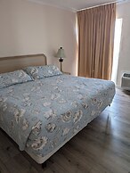 Traders Inn Beach Club