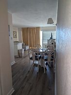 Traders Inn Beach Club