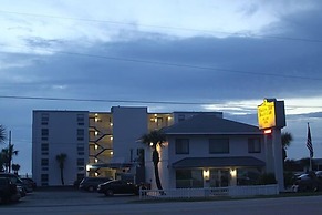 Traders Inn Beach Club