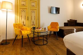 Piazza Farnese Luxury Suites