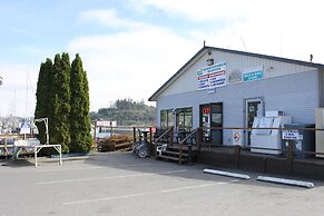 Quarterdeck Inn Port Hardy
