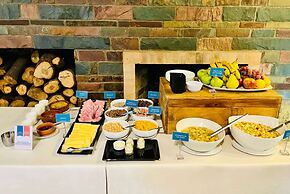 Howard Johnson by Wyndham Yerba Buena