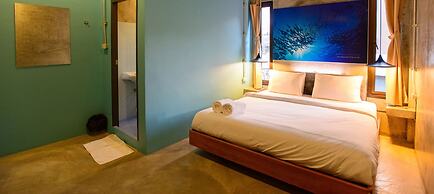 Seabox Khaolak Hostel