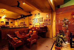 Seabox Khaolak Hostel