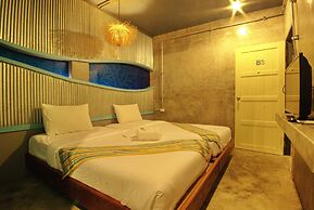 Seabox Khaolak Hostel