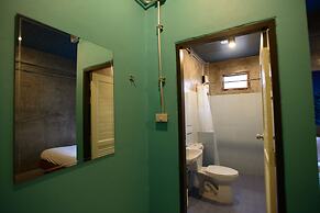 Seabox Khaolak Hostel