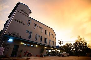 Seabox Khaolak Hostel