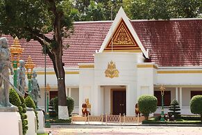 Lynnaya Urban River Resort