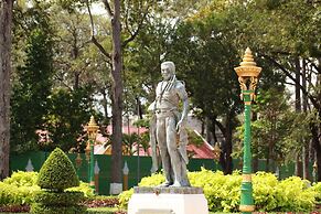 Lynnaya Urban River Resort