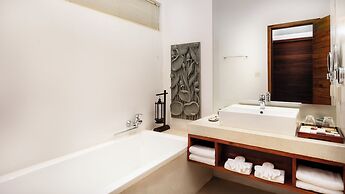 Lynnaya Urban River Resort