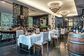 Lynnaya Urban River Resort