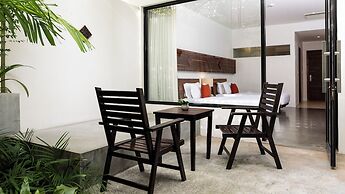 Lynnaya Urban River Resort