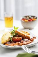 Lynnaya Urban River Resort