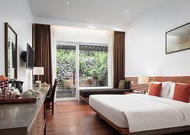 Lynnaya Urban River Resort