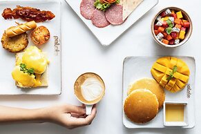 Lynnaya Urban River Resort