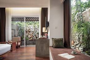 Lynnaya Urban River Resort