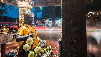 Lynnaya Urban River Resort