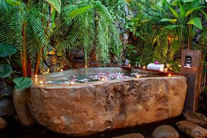 Lynnaya Urban River Resort