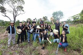 Lynnaya Urban River Resort