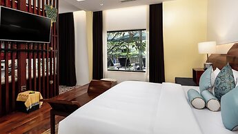 Lynnaya Urban River Resort