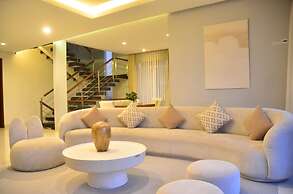 Morning Glory Mountain View 4BR Villa with Pool