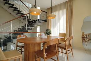 Morning Glory Mountain View 4BR Villa with Pool