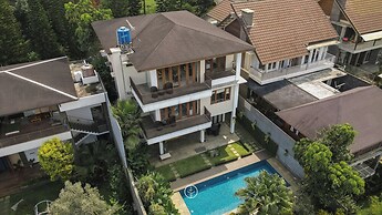 Morning Glory Mountain View 4BR Villa with Pool