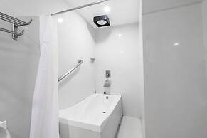 Hotel DreamWorld North EDSA