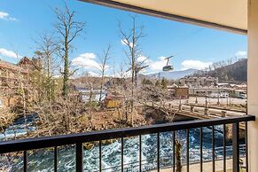 Econo Lodge Inn & Suites On The River